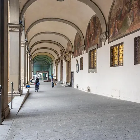 Tra Il Duomo E Il Teatro La Pergola Apartment