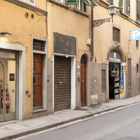 Tra Il Duomo E Il Teatro La Pergola פירנצה